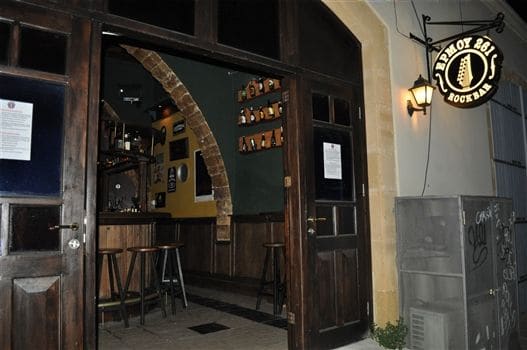 Ermou 261 Rock Bar - The entrance