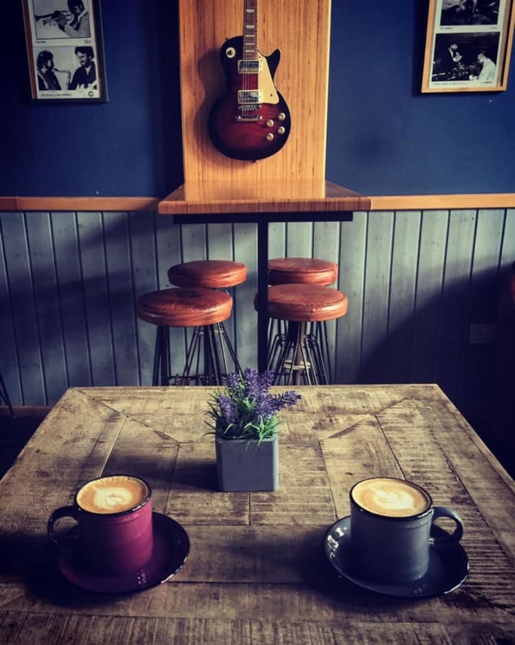 The Soulist - 2 cup and the guitar The Soulist - 2 cup and the guitar