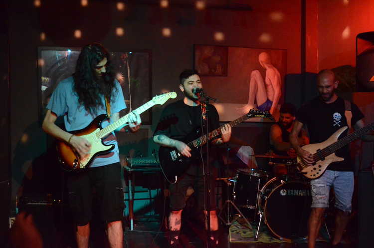 Amoiroi - Band Gig 3