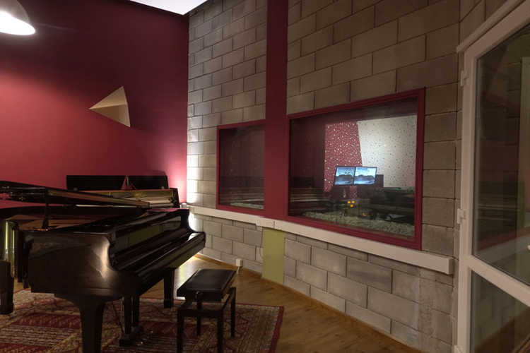 Soundscape Studios - Studio equipment Yamaha C3 Soundscape Studios - Studio equipment Yamaha C3